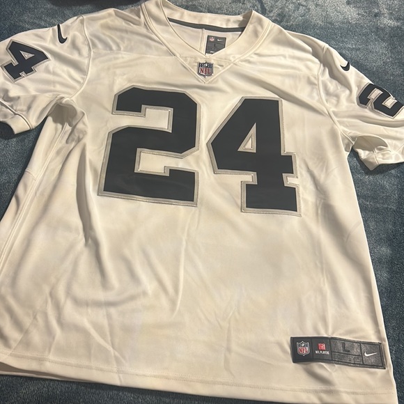Marshawn Lynch Las Vegas Raiders men’s jersey - Picture 3 of 7